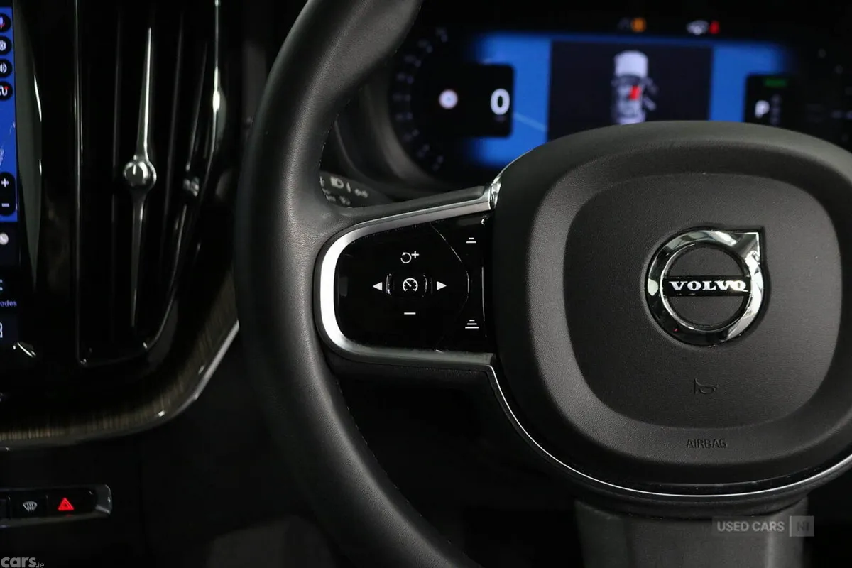 Volvo XC60 SUV, Petrol Hybrid, 2023, Grey