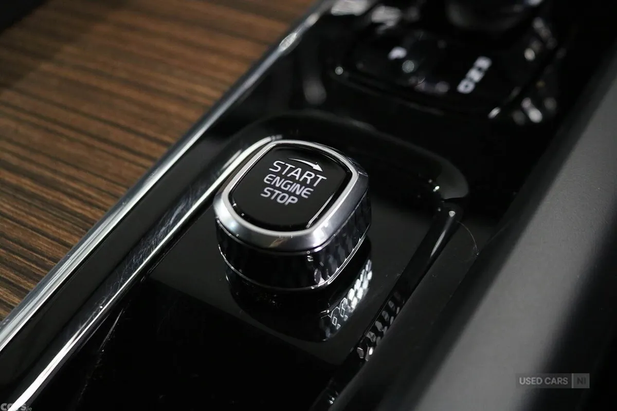 Volvo XC60 SUV, Petrol Hybrid, 2023, Grey