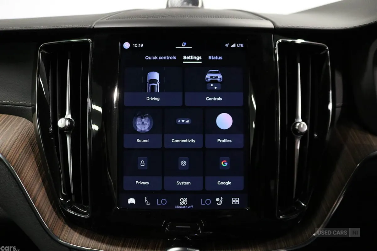 Volvo XC60 SUV, Petrol Hybrid, 2023, Grey