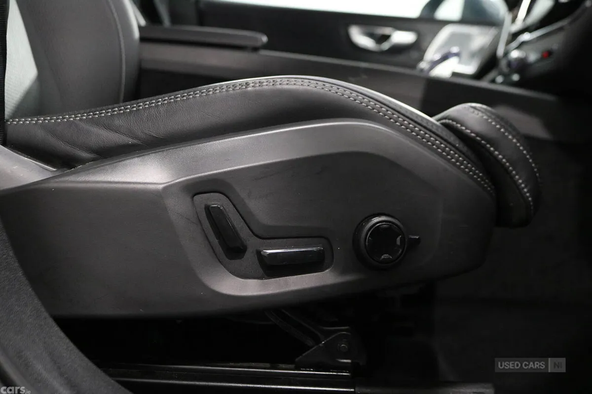Volvo XC60 SUV, Petrol Hybrid, 2023, Grey