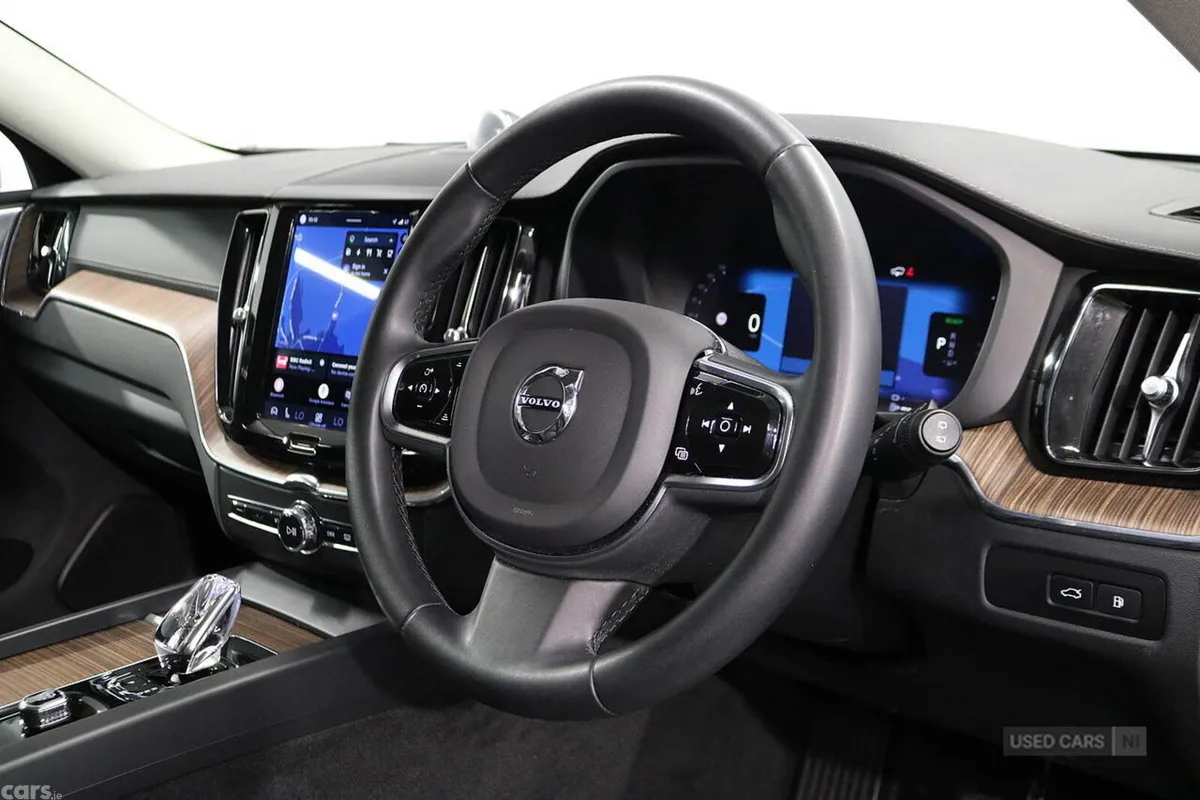 Volvo XC60 SUV, Petrol Hybrid, 2023, Grey