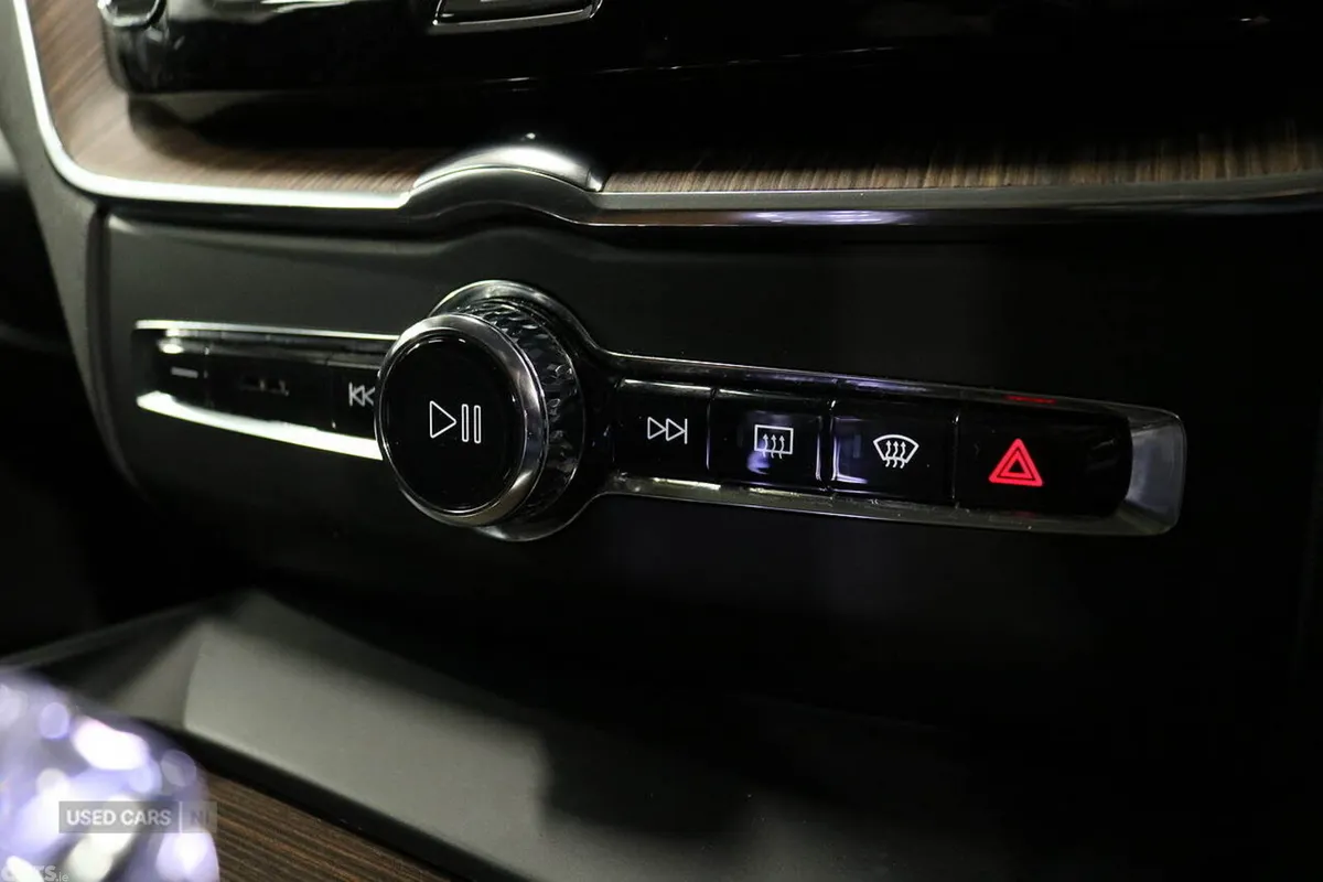 Volvo XC60 SUV, Petrol Hybrid, 2023, Grey