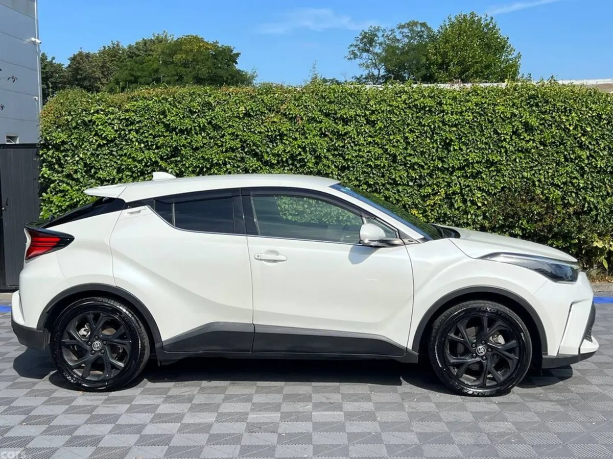 Toyota C-HR SUV, Petrol Hybrid, 2021, White