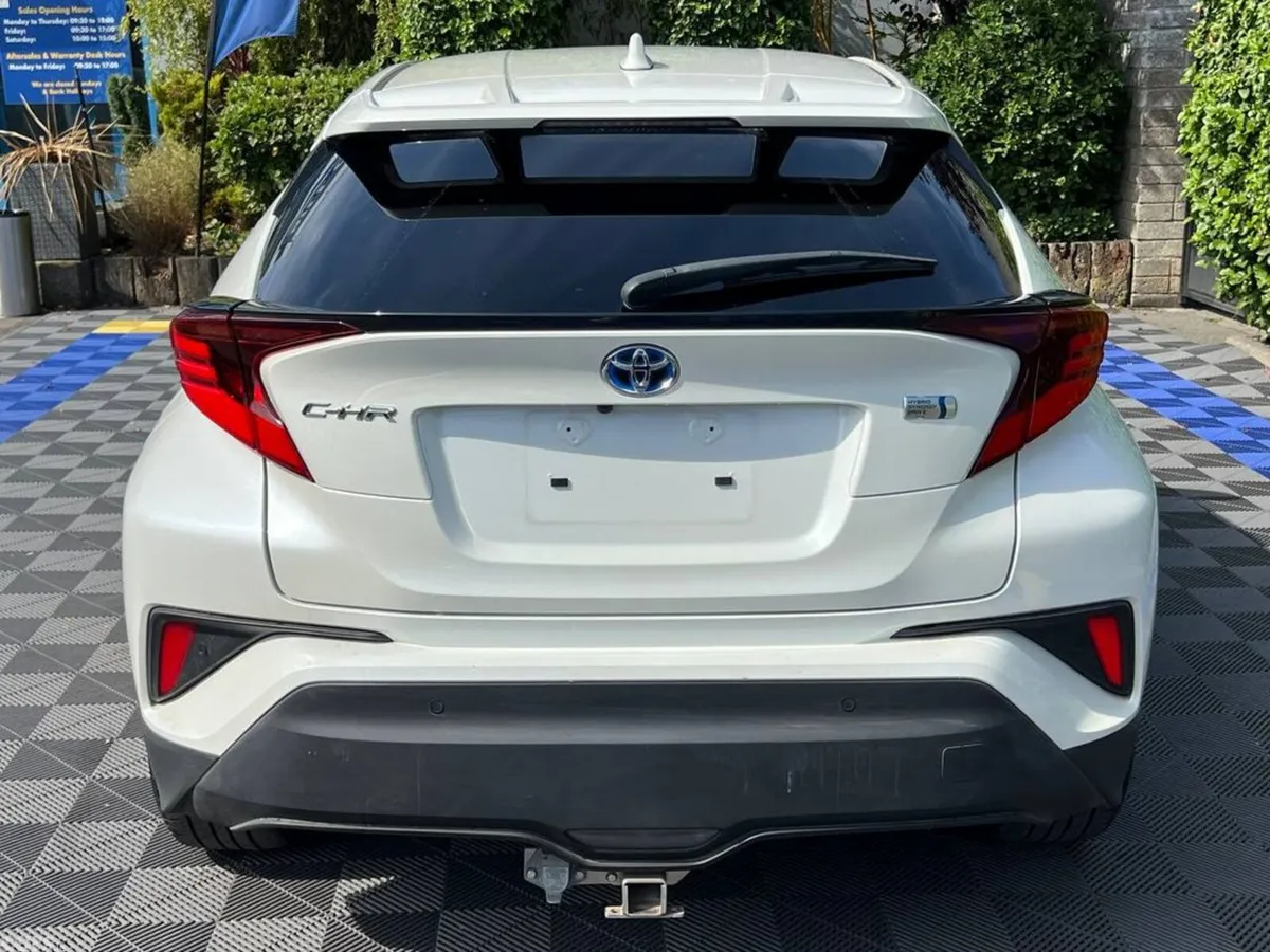 Toyota C-HR SUV, Petrol Hybrid, 2021, White