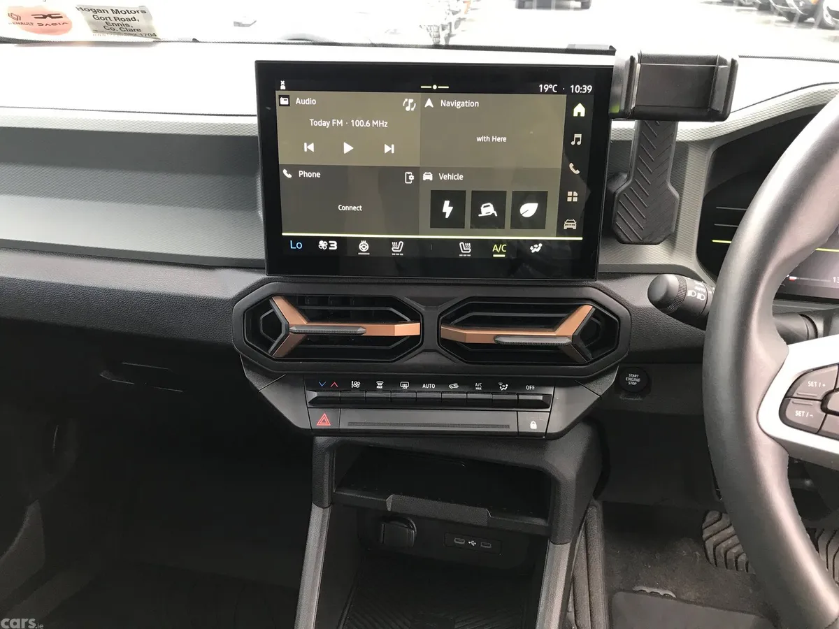 Dacia Duster SUV, Petrol Hybrid, 2026, Green