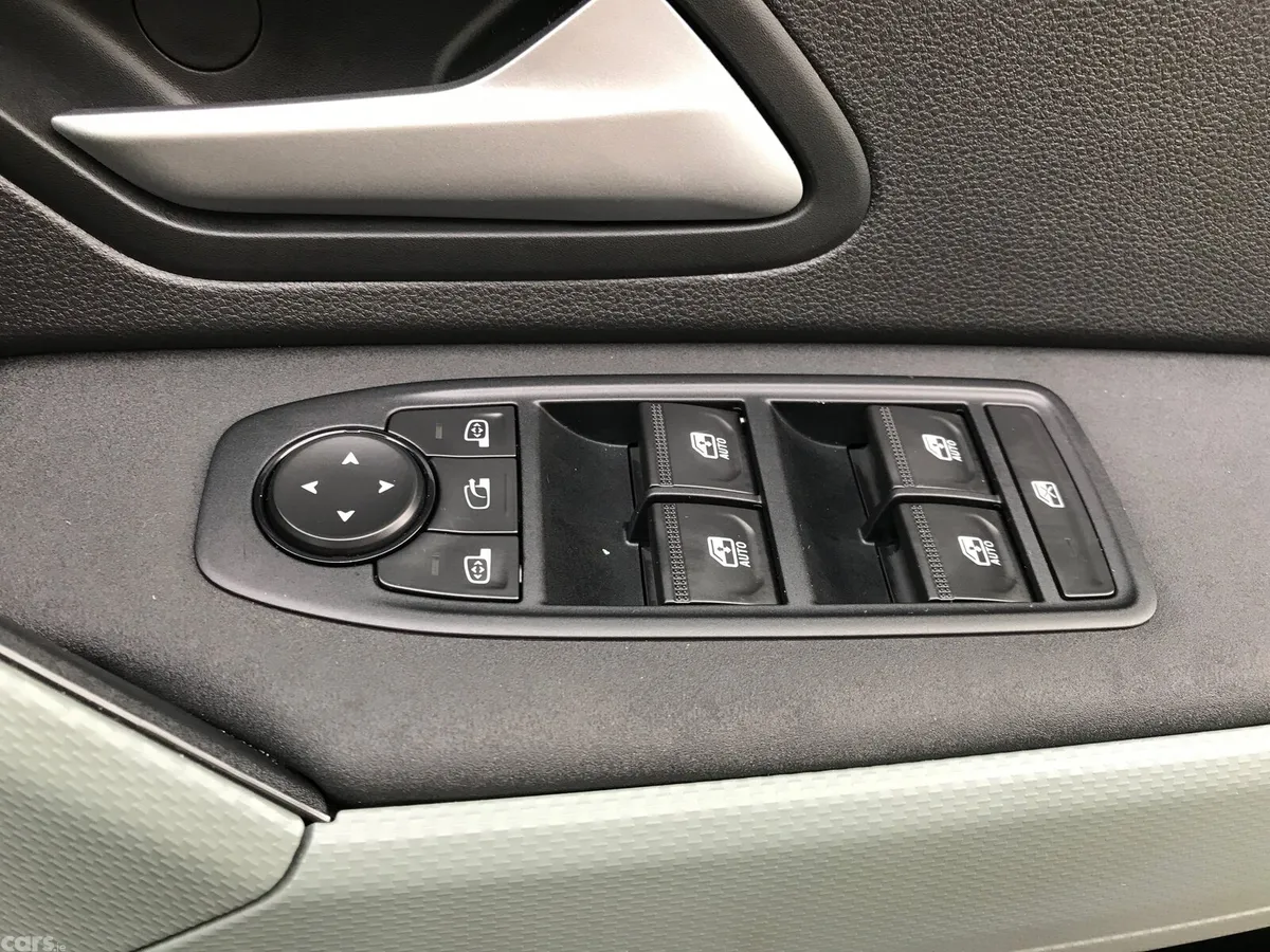 Dacia Duster SUV, Petrol Hybrid, 2026, Green