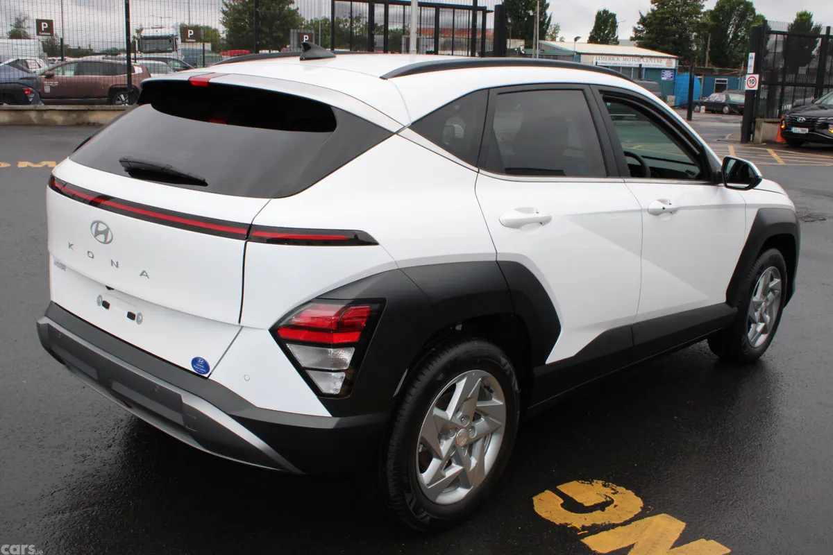 Hyundai KONA MPV, Petrol, 2026, White