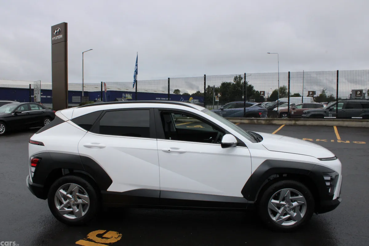 Hyundai KONA MPV, Petrol, 2026, White