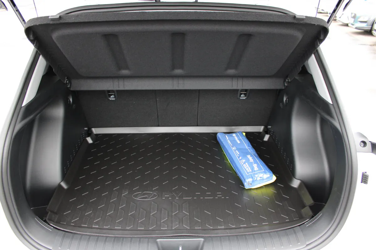 Hyundai KONA MPV, Petrol, 2026, White