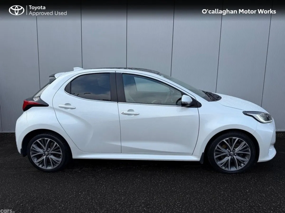 Toyota Yaris Hatchback, Petrol Hybrid, 2022, White