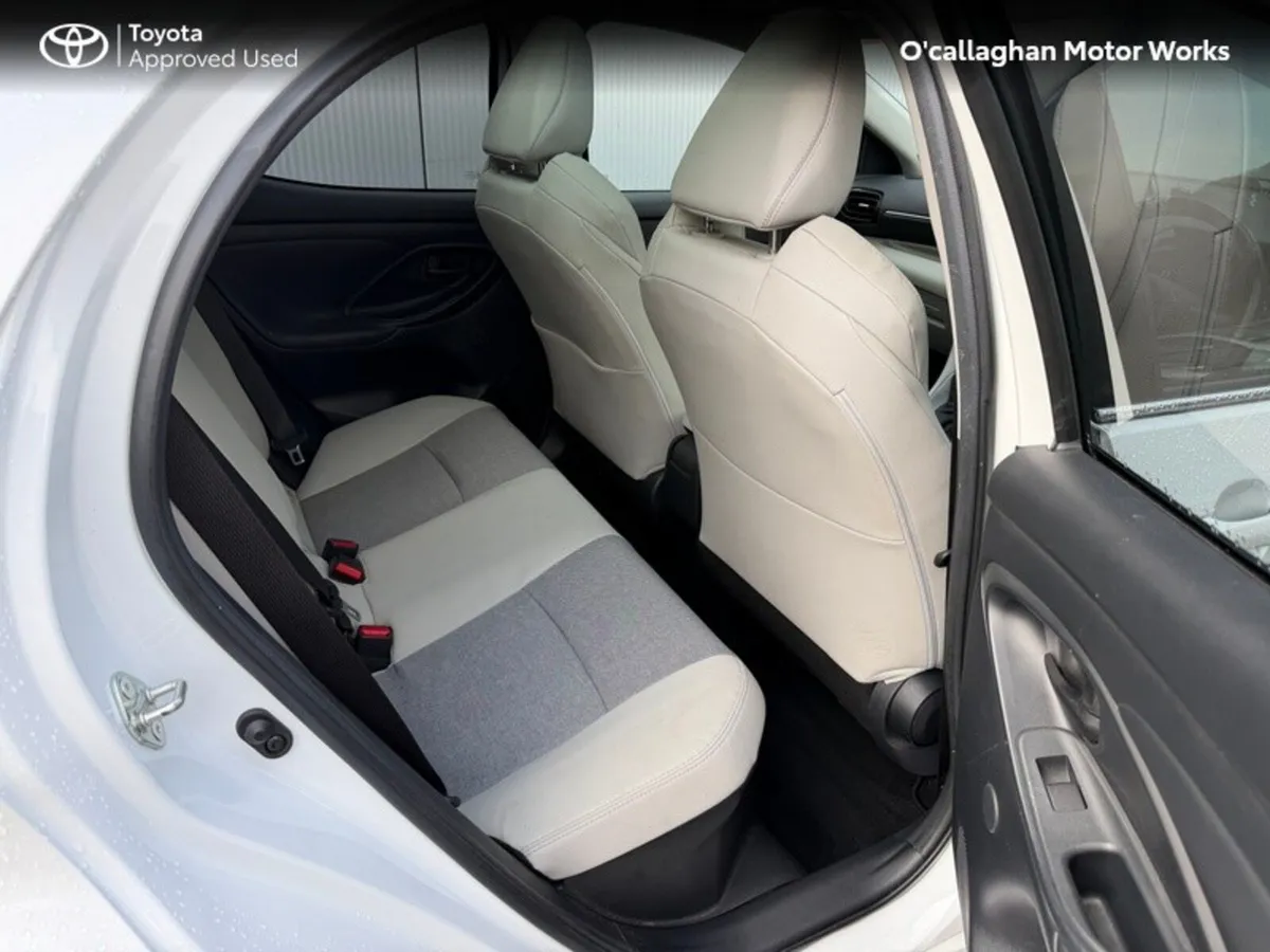Toyota Yaris Hatchback, Petrol Hybrid, 2022, White