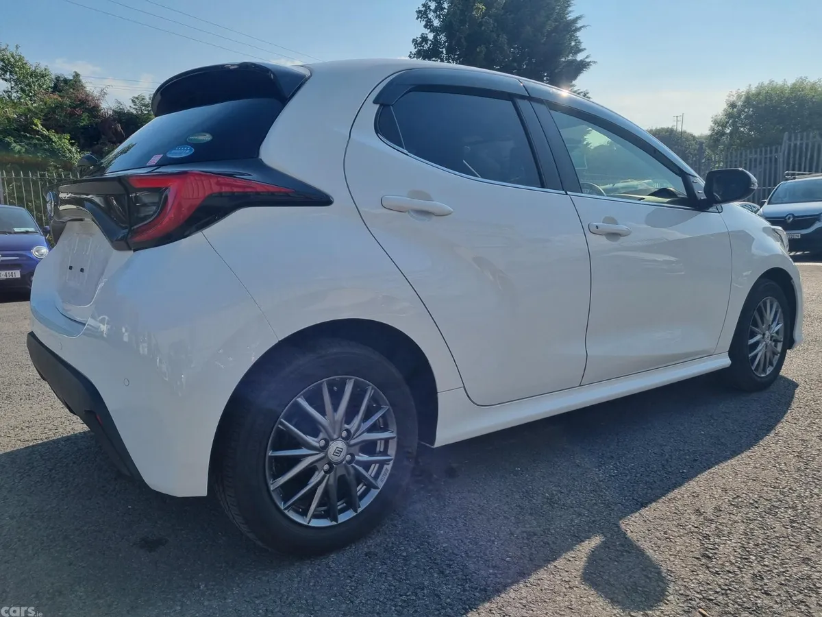 Toyota Yaris Hatchback, Petrol Hybrid, 2020, White