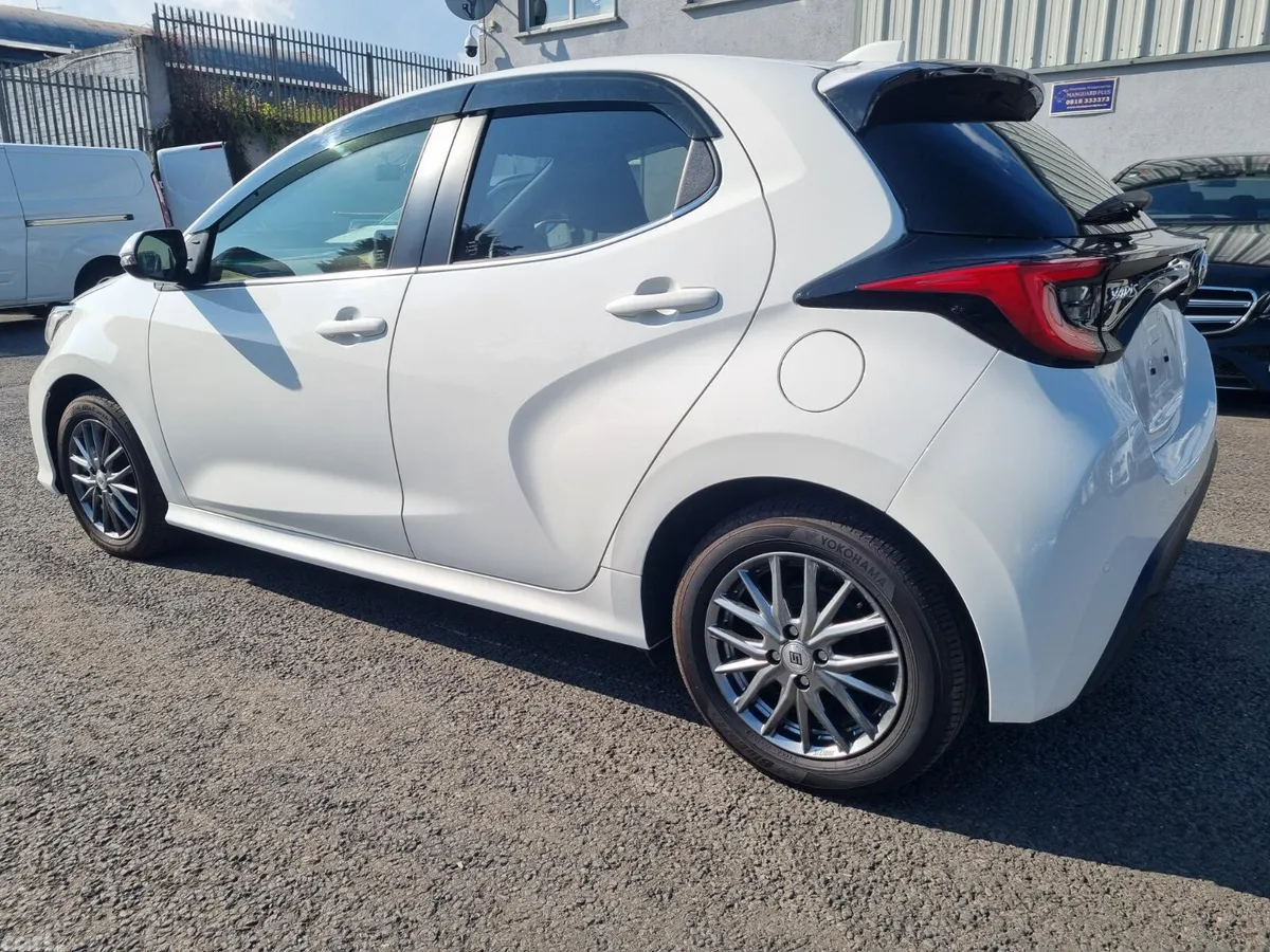 Toyota Yaris Hatchback, Petrol Hybrid, 2020, White