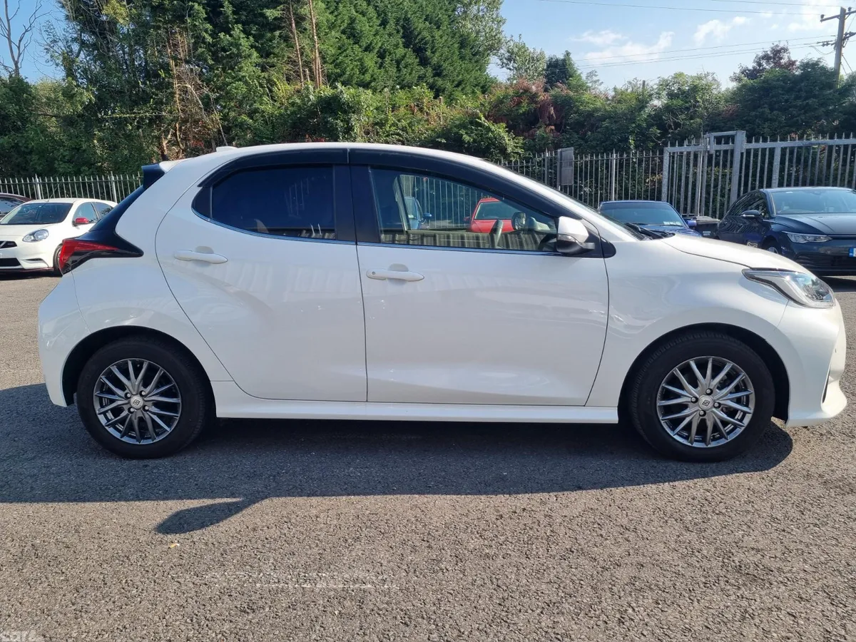 Toyota Yaris Hatchback, Petrol Hybrid, 2020, White