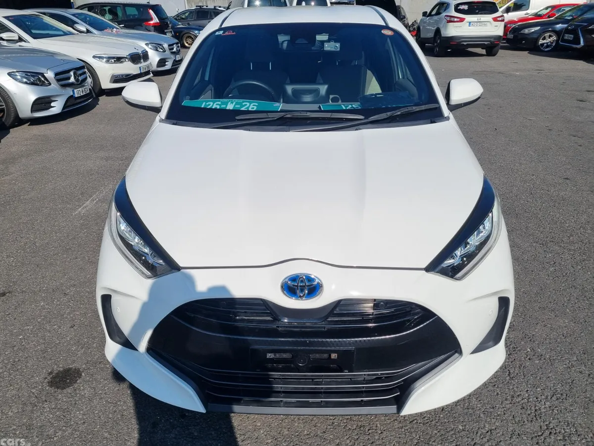Toyota Yaris Hatchback, Petrol Hybrid, 2020, White