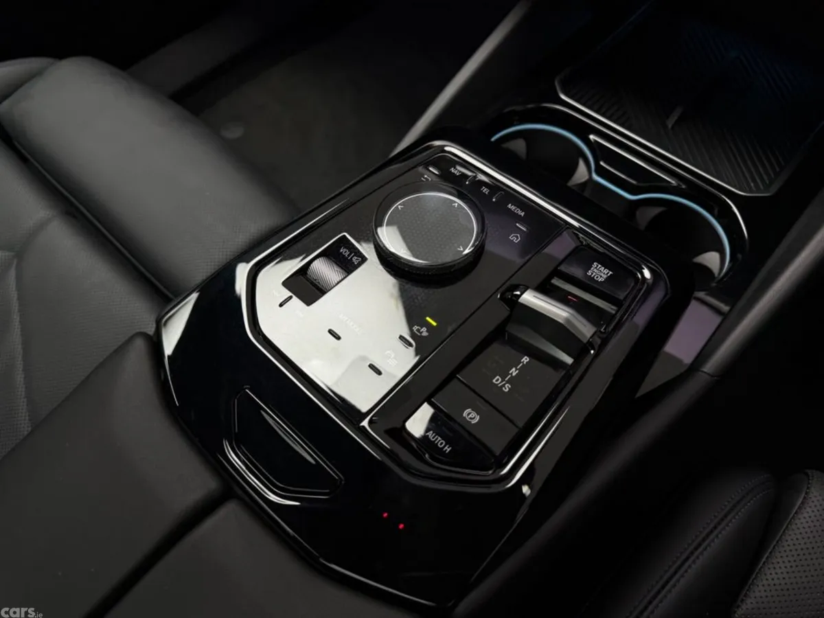 BMW 5-Series Saloon, Petrol Plug-in Hybrid, 2024, Blue