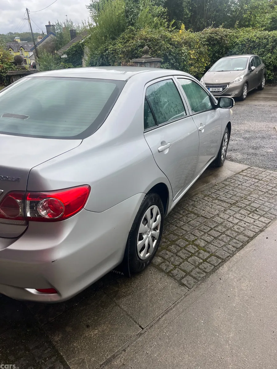 Toyota Corolla Saloon, Petrol, 2011, Silver