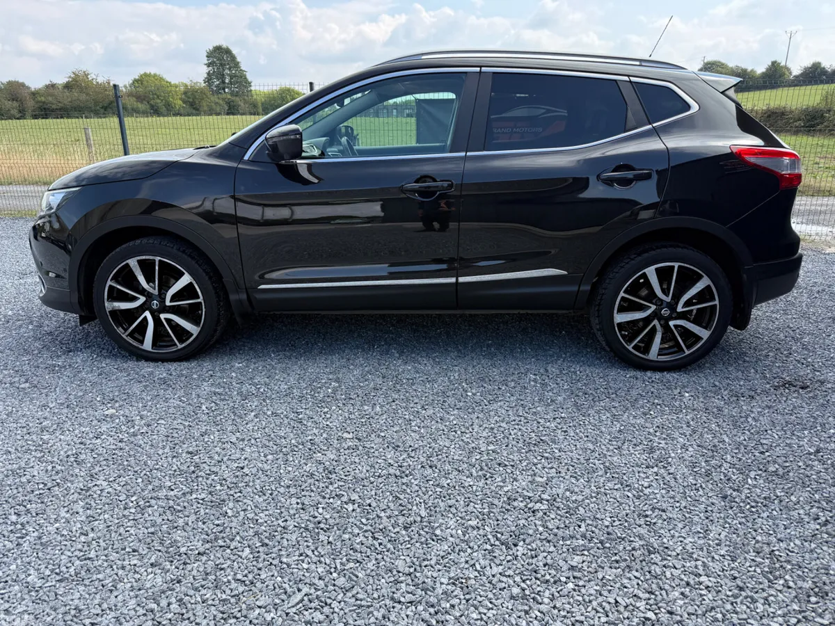 Nissan Qashqai Hatchback, Diesel, 2016, Black