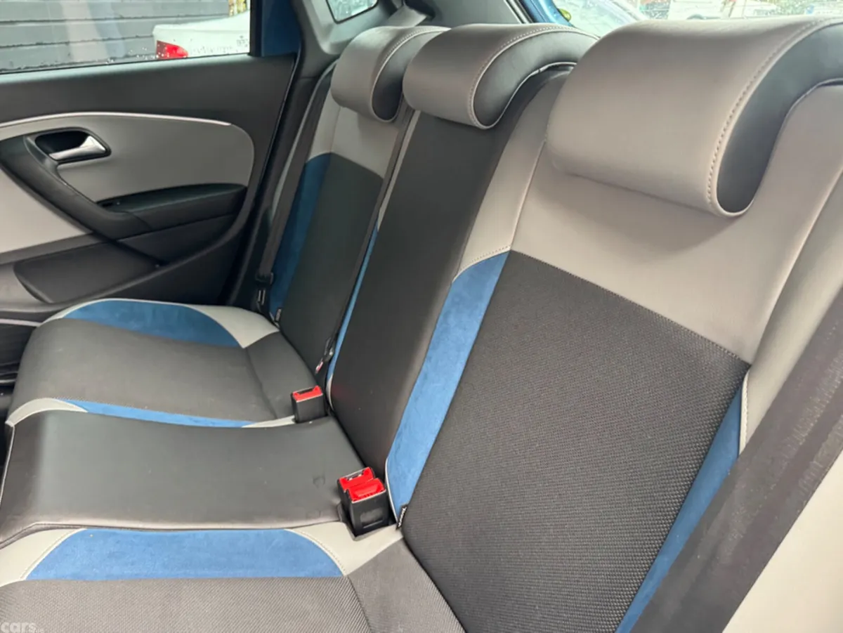 Volkswagen Polo Hatchback, Petrol, 2015, Blue