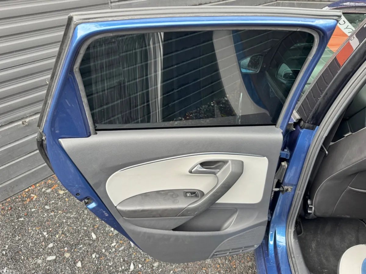 Volkswagen Polo Hatchback, Petrol, 2015, Blue