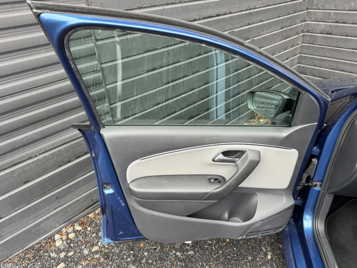 Volkswagen Polo Hatchback, Petrol, 2015, Blue