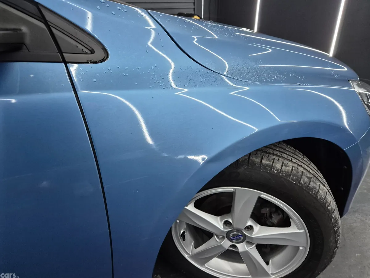 Volvo V40 Hatchback, Diesel, 2014, Blue