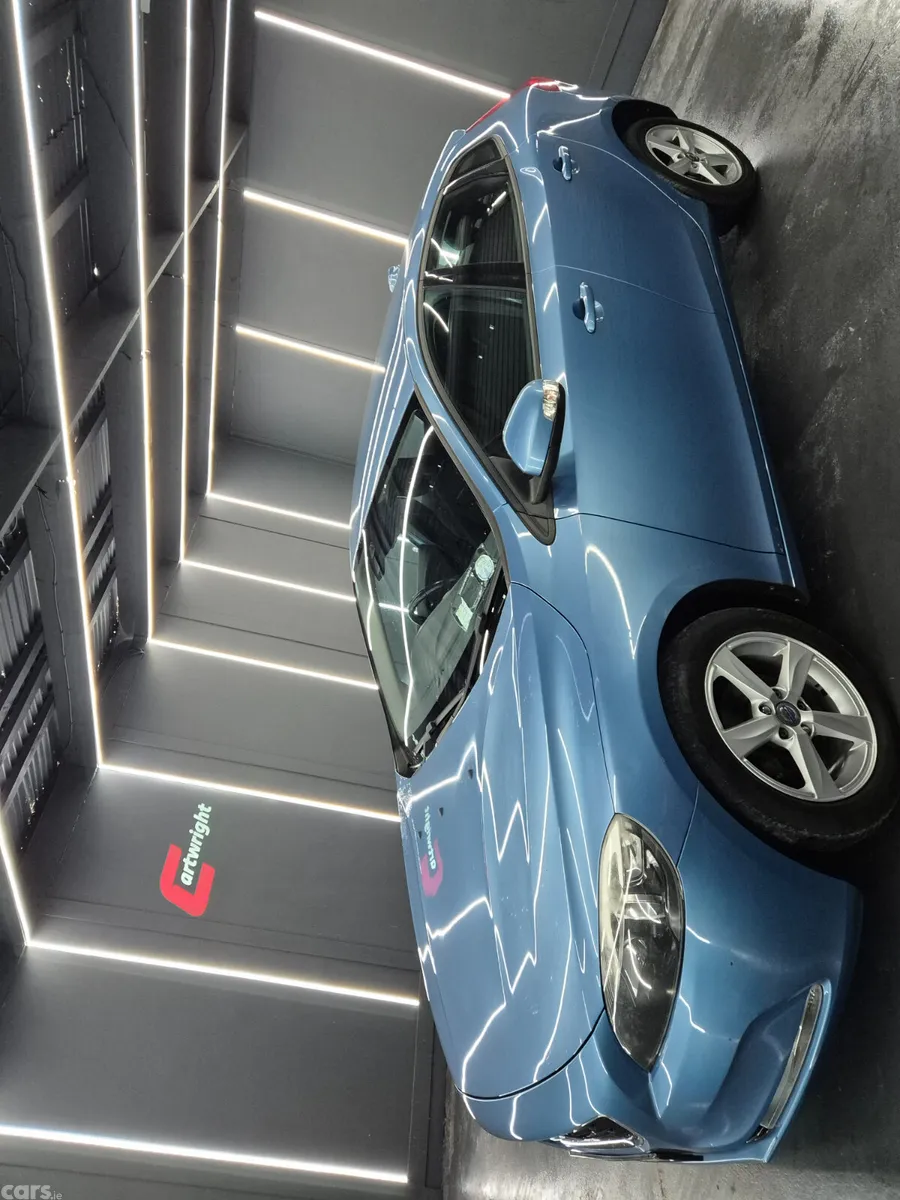 Volvo V40 Hatchback, Diesel, 2014, Blue