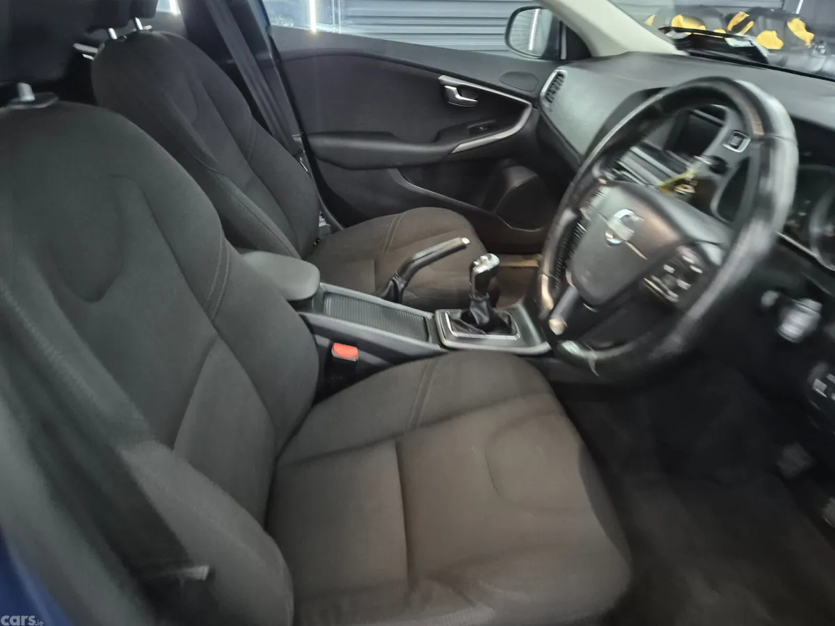 Volvo V40 Hatchback, Diesel, 2014, Blue