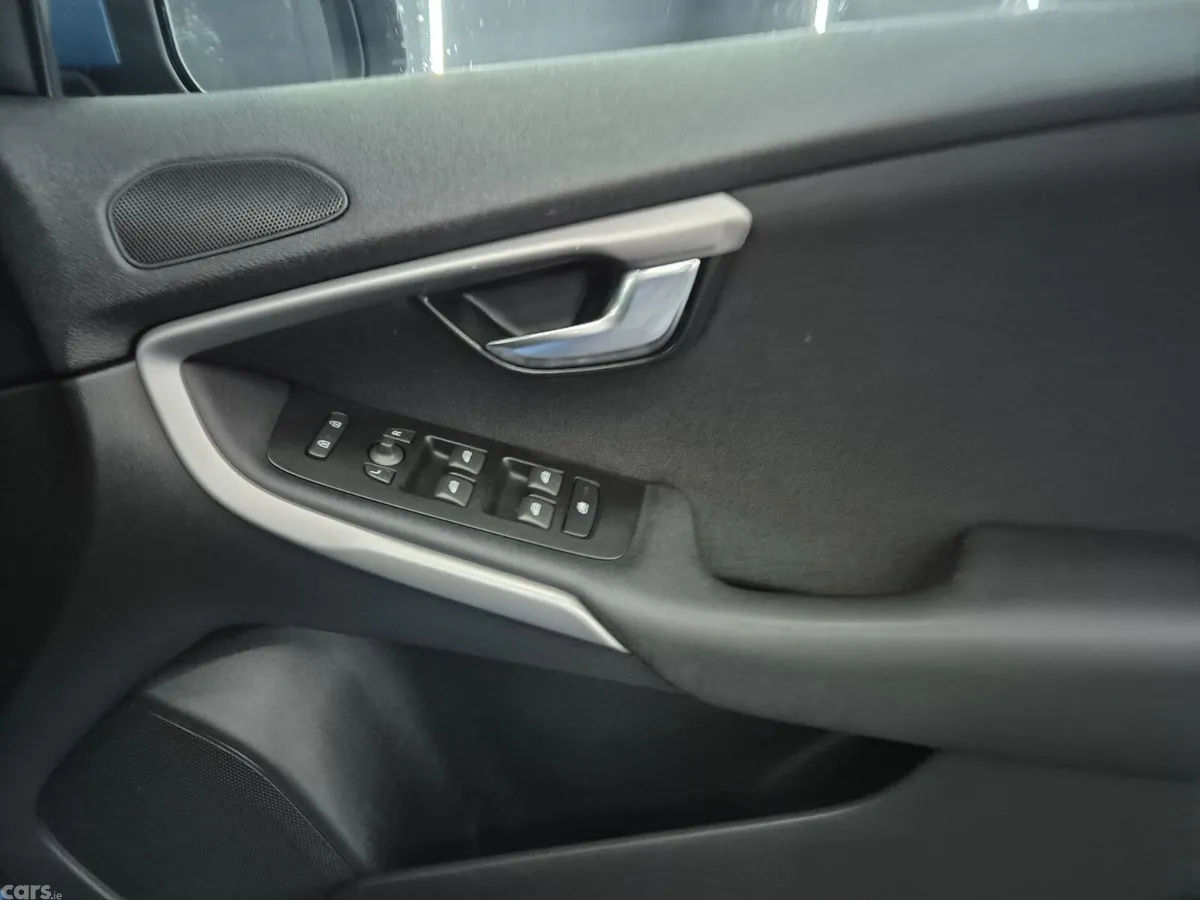 Volvo V40 Hatchback, Diesel, 2014, Blue