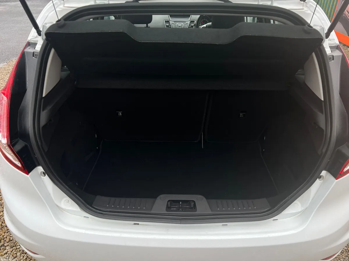 Ford Fiesta Hatchback, Petrol, 2015, White