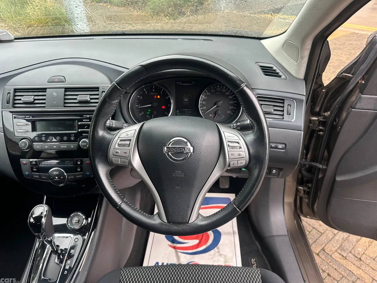 Nissan Pulsar Hatchback, Petrol, 2015, Brown