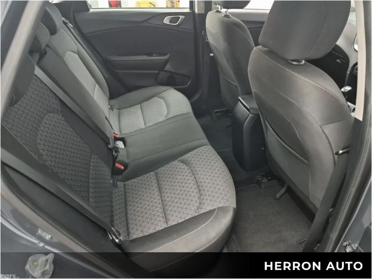 Kia Ceed Hatchback, Diesel, 2022, Grey