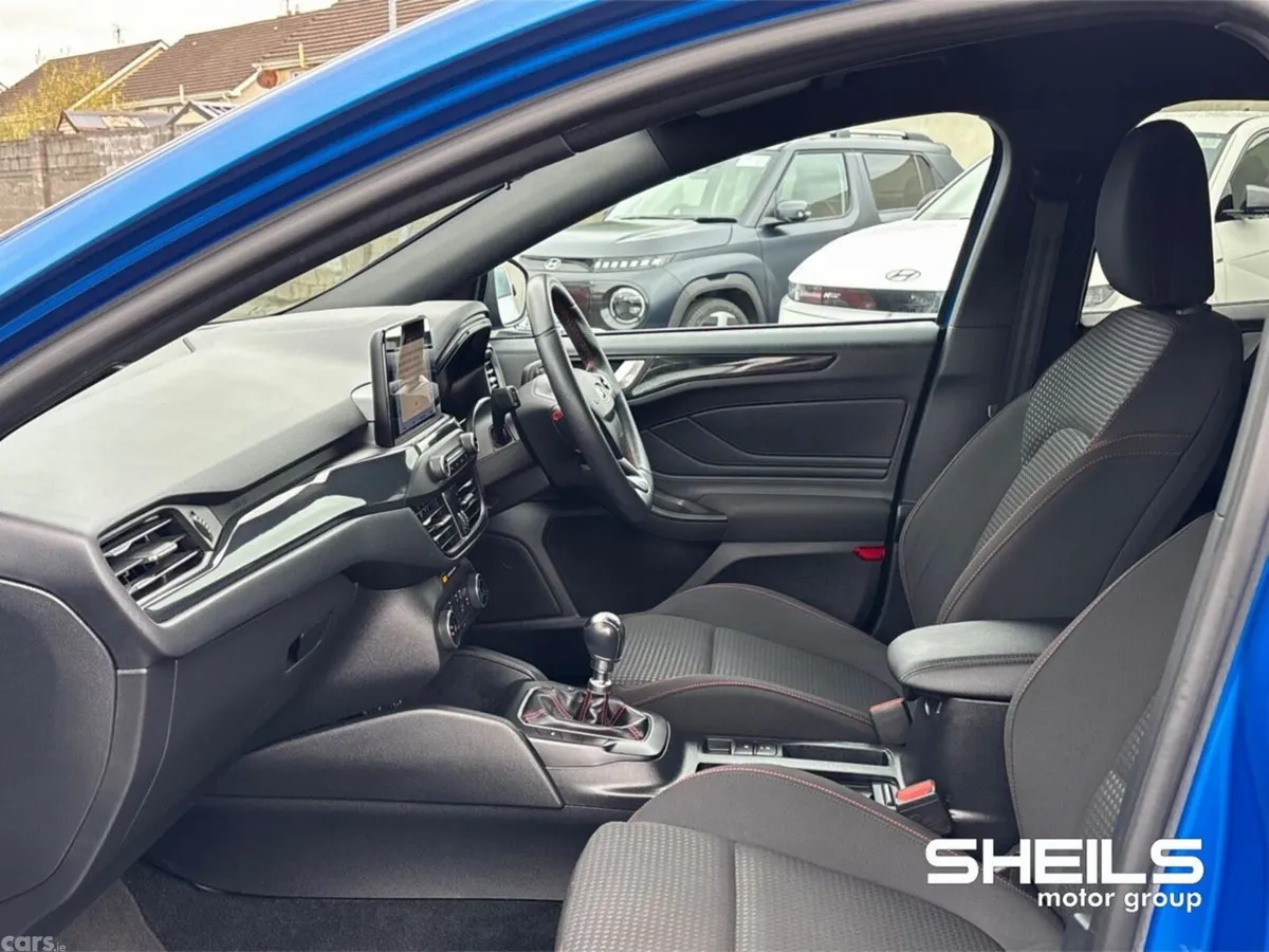 Ford Focus Hatchback, Petrol, 2020, Blue