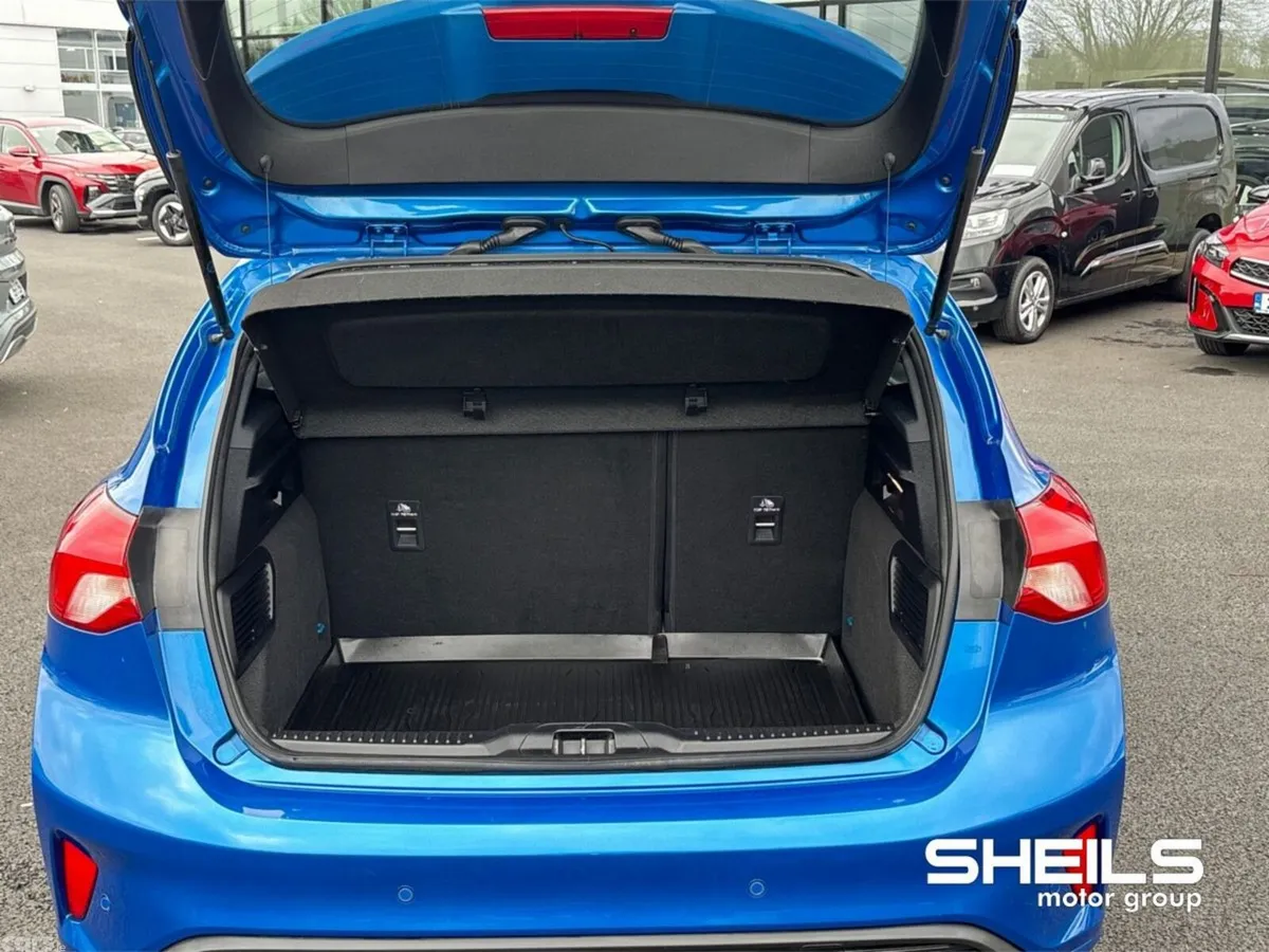 Ford Focus Hatchback, Petrol, 2020, Blue