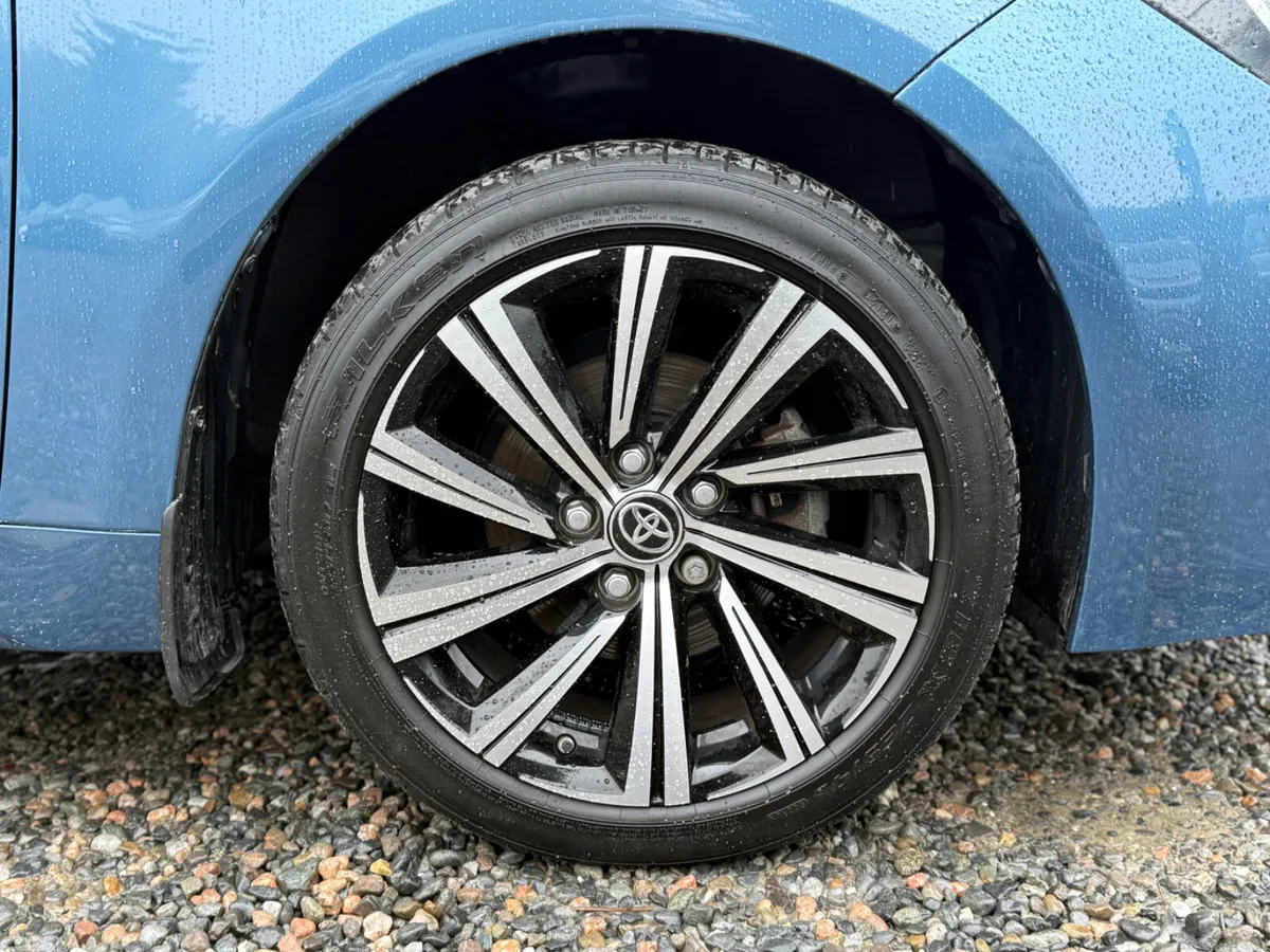 Toyota Corolla Hatchback, Petrol Hybrid, 2022, Blue