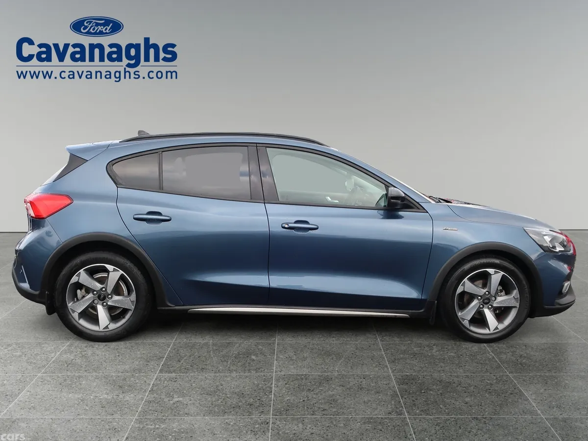 Ford Focus Hatchback, Petrol Hybrid, 2022, Blue