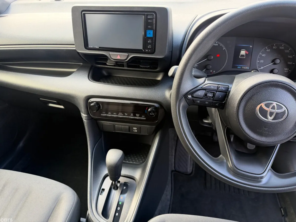 Toyota Yaris Hatchback, Petrol Hybrid, 2024, White