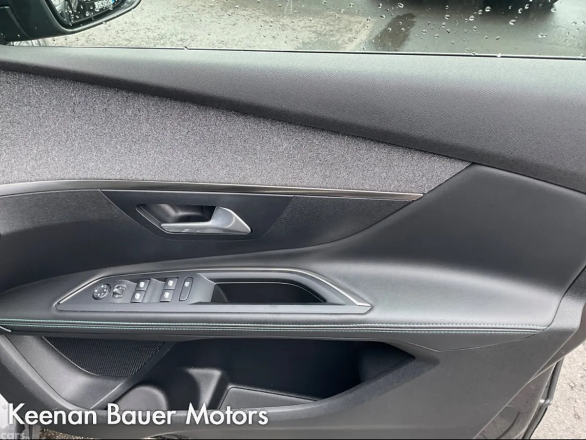 Peugeot 5008 MPV, Diesel, 2021, Grey
