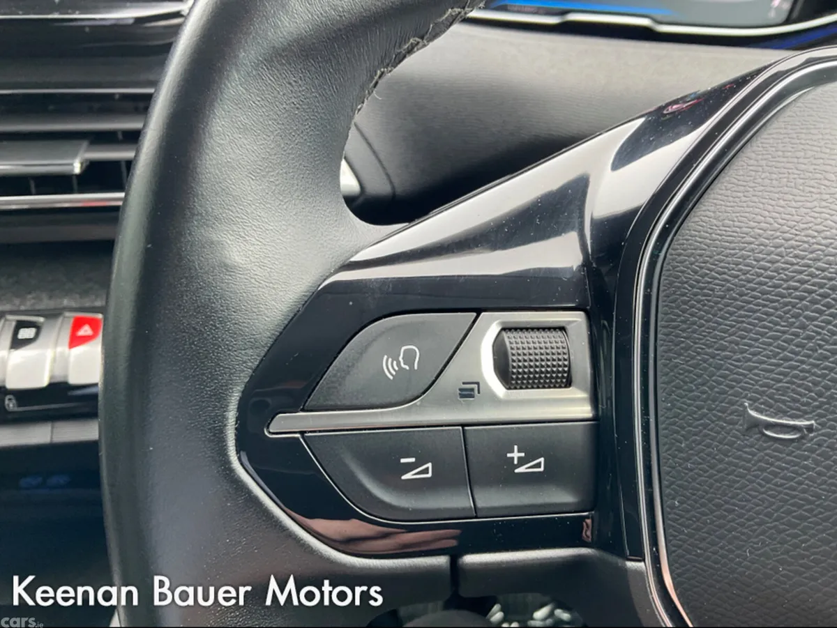 Peugeot 5008 MPV, Diesel, 2021, Grey