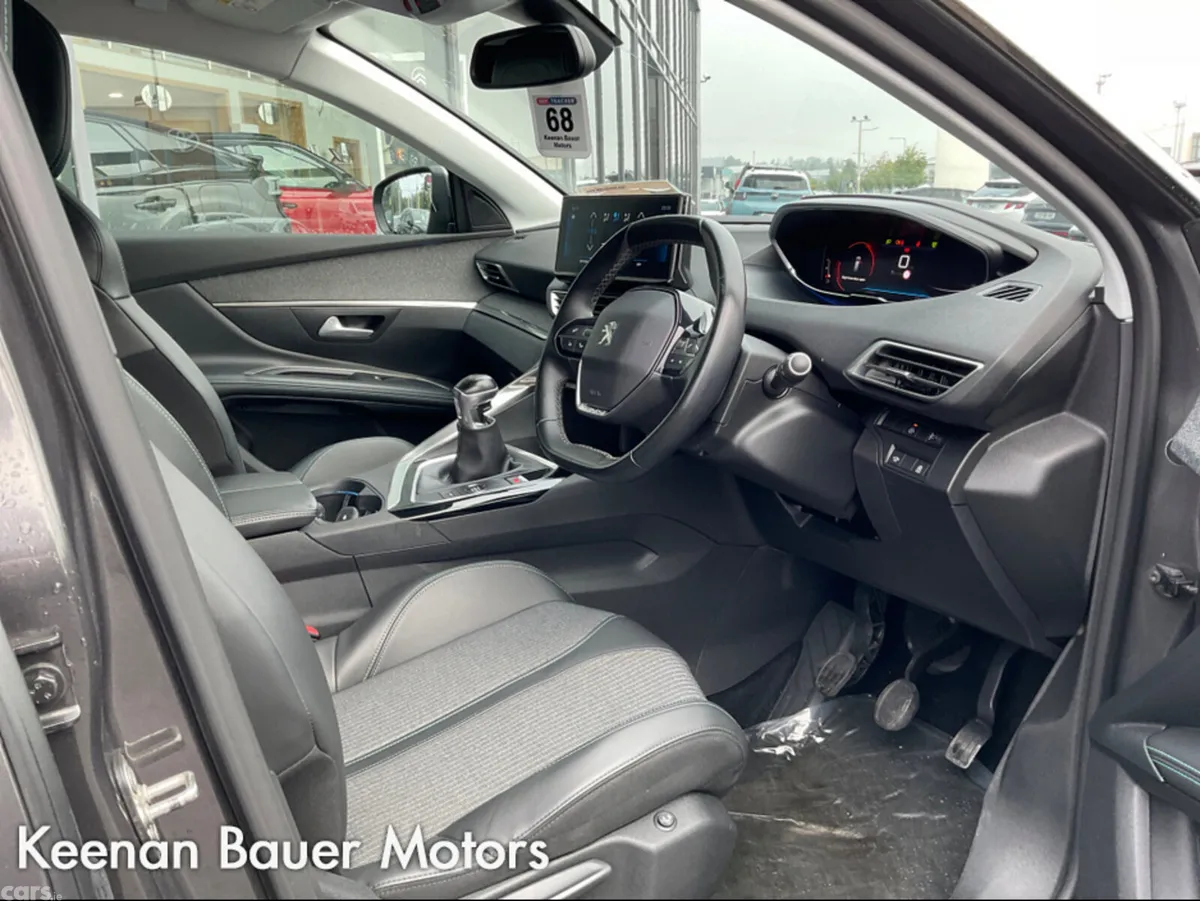 Peugeot 5008 MPV, Diesel, 2021, Grey