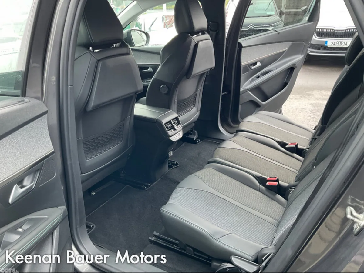 Peugeot 5008 MPV, Diesel, 2021, Grey