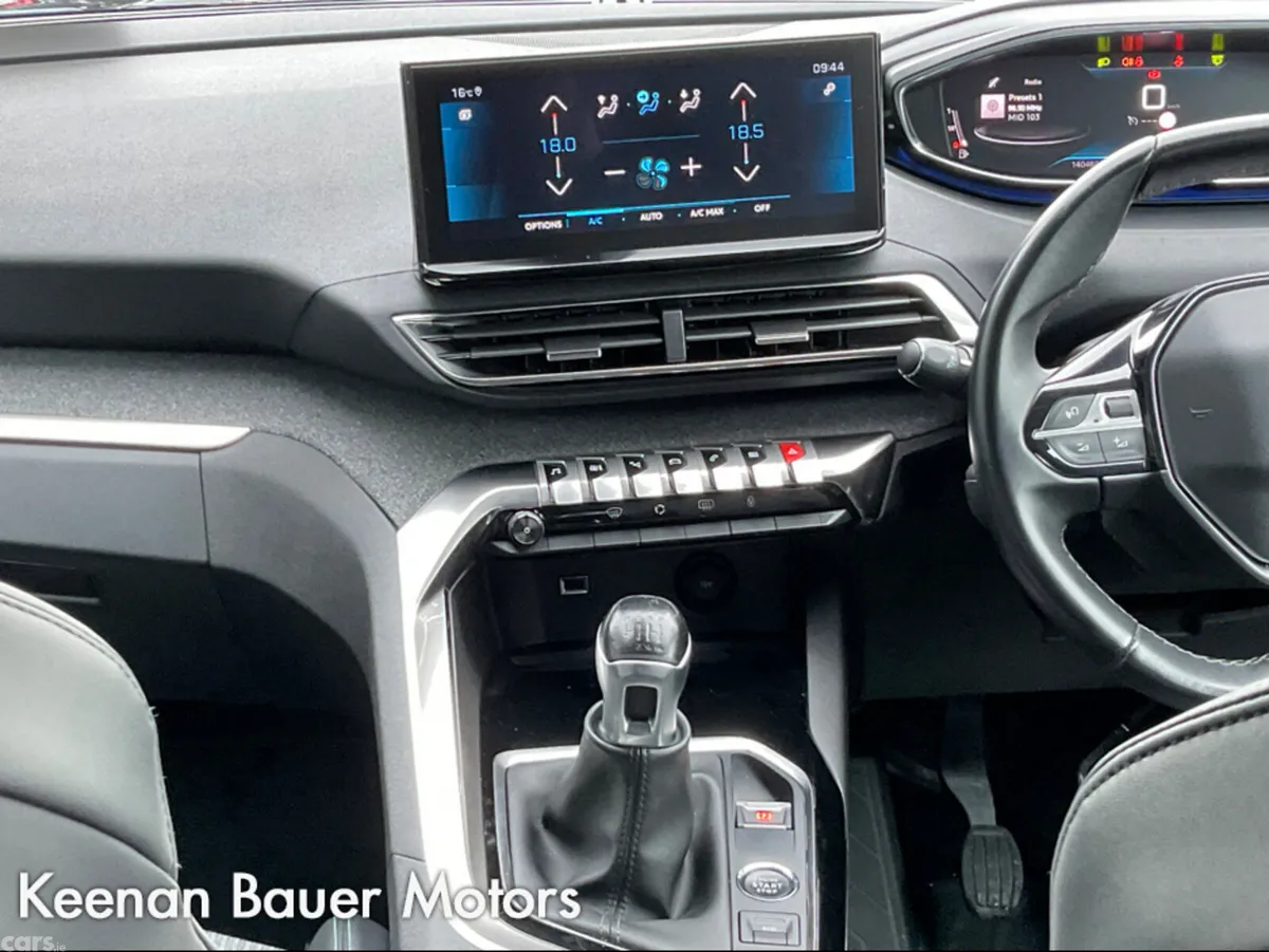 Peugeot 5008 MPV, Diesel, 2021, Grey