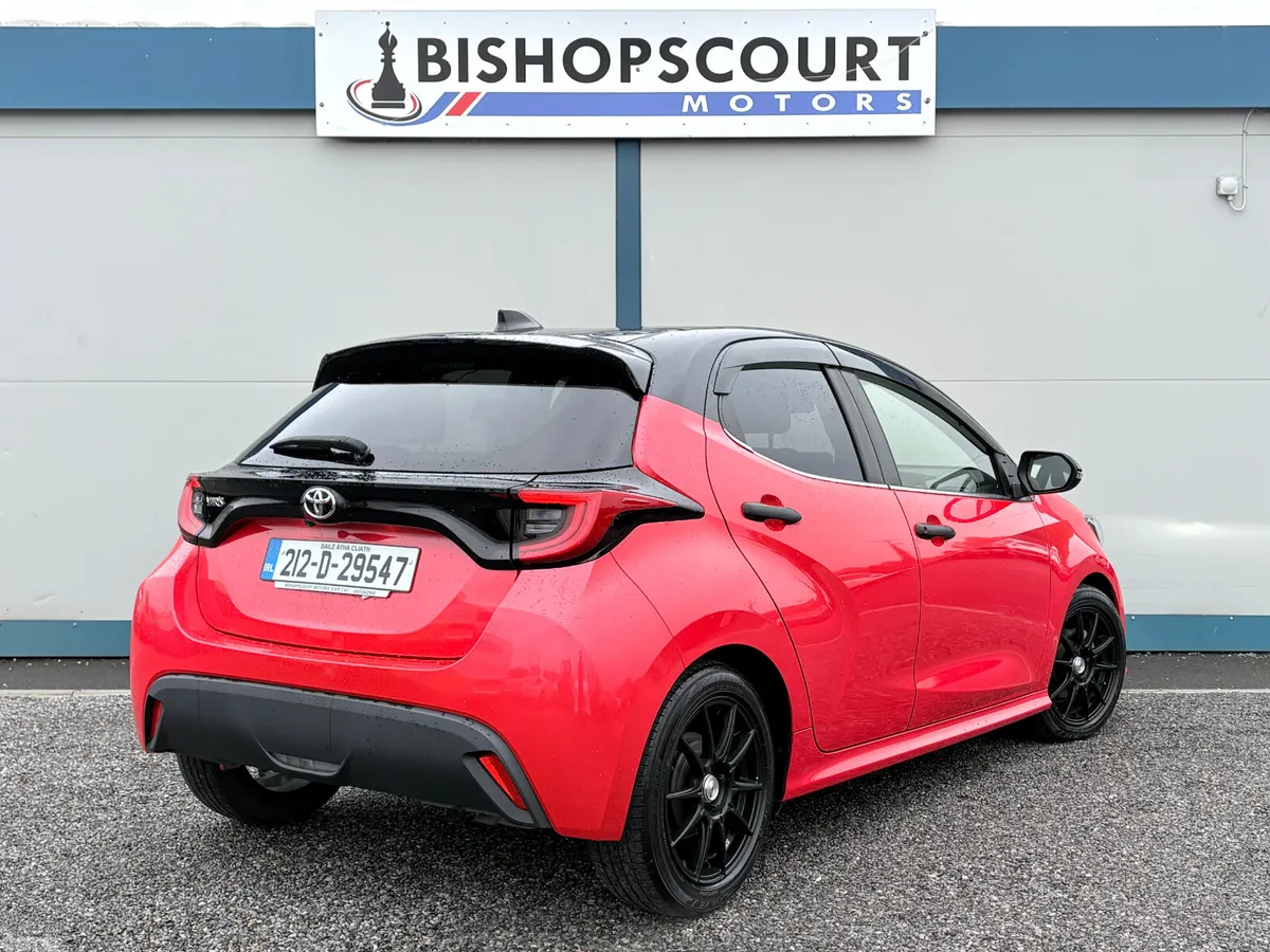 Toyota Yaris Hatchback, Petrol, 2021, Red