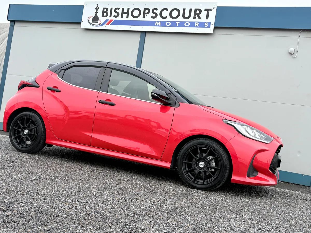 Toyota Yaris Hatchback, Petrol, 2021, Red