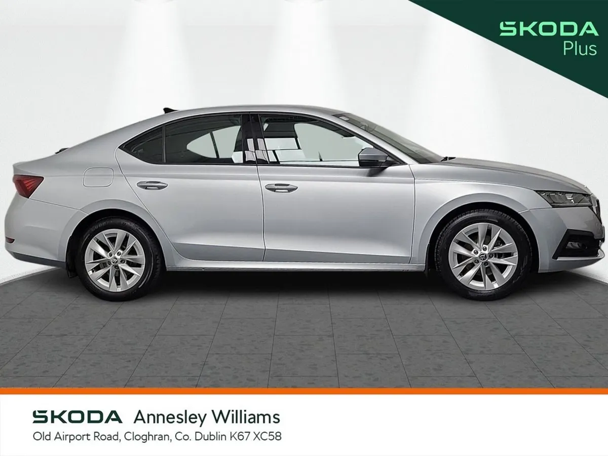 Skoda Octavia Saloon, Petrol, 2024, Grey