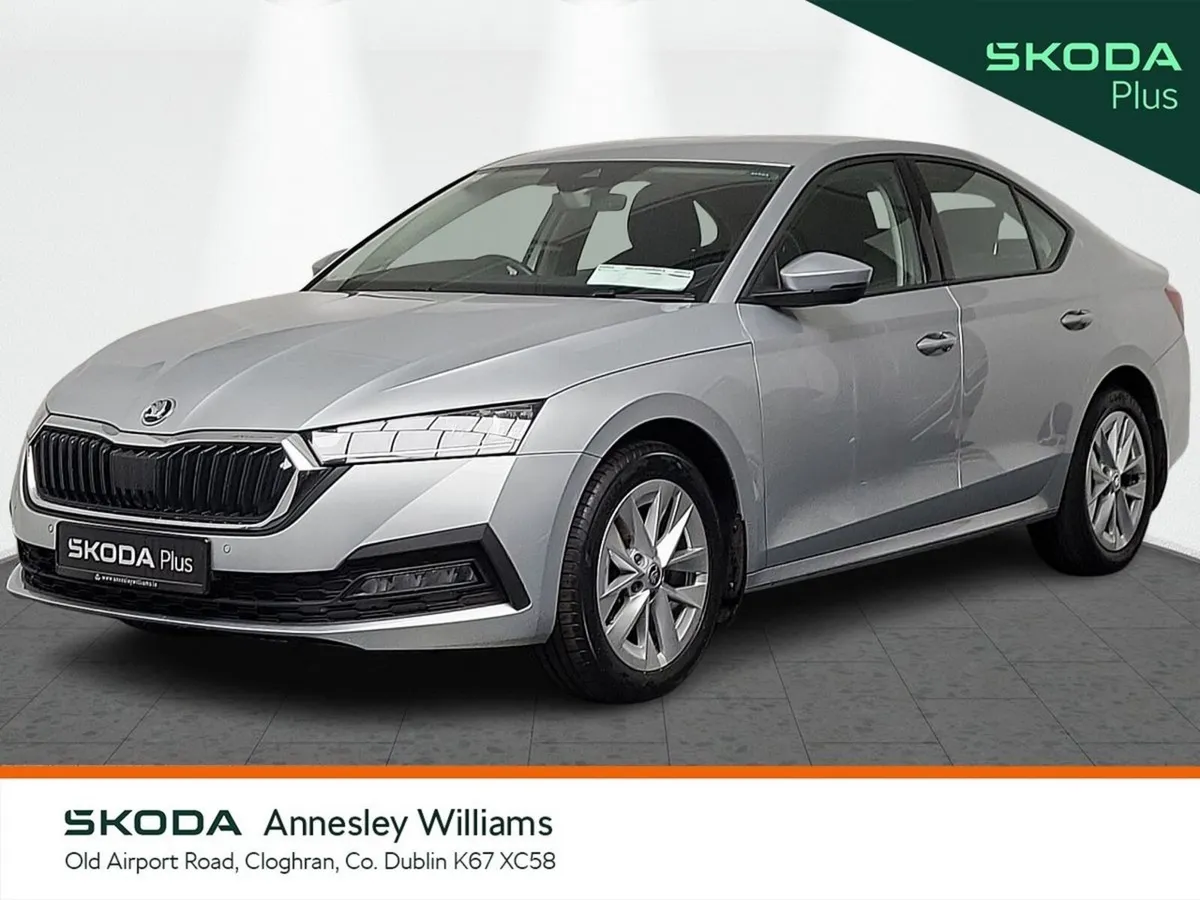 Skoda Octavia Saloon, Petrol, 2024, Grey