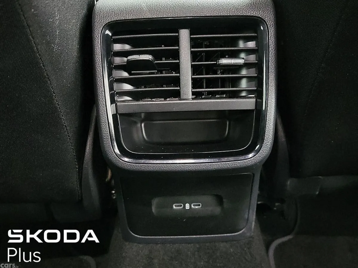 Skoda Octavia Saloon, Petrol, 2024, Grey