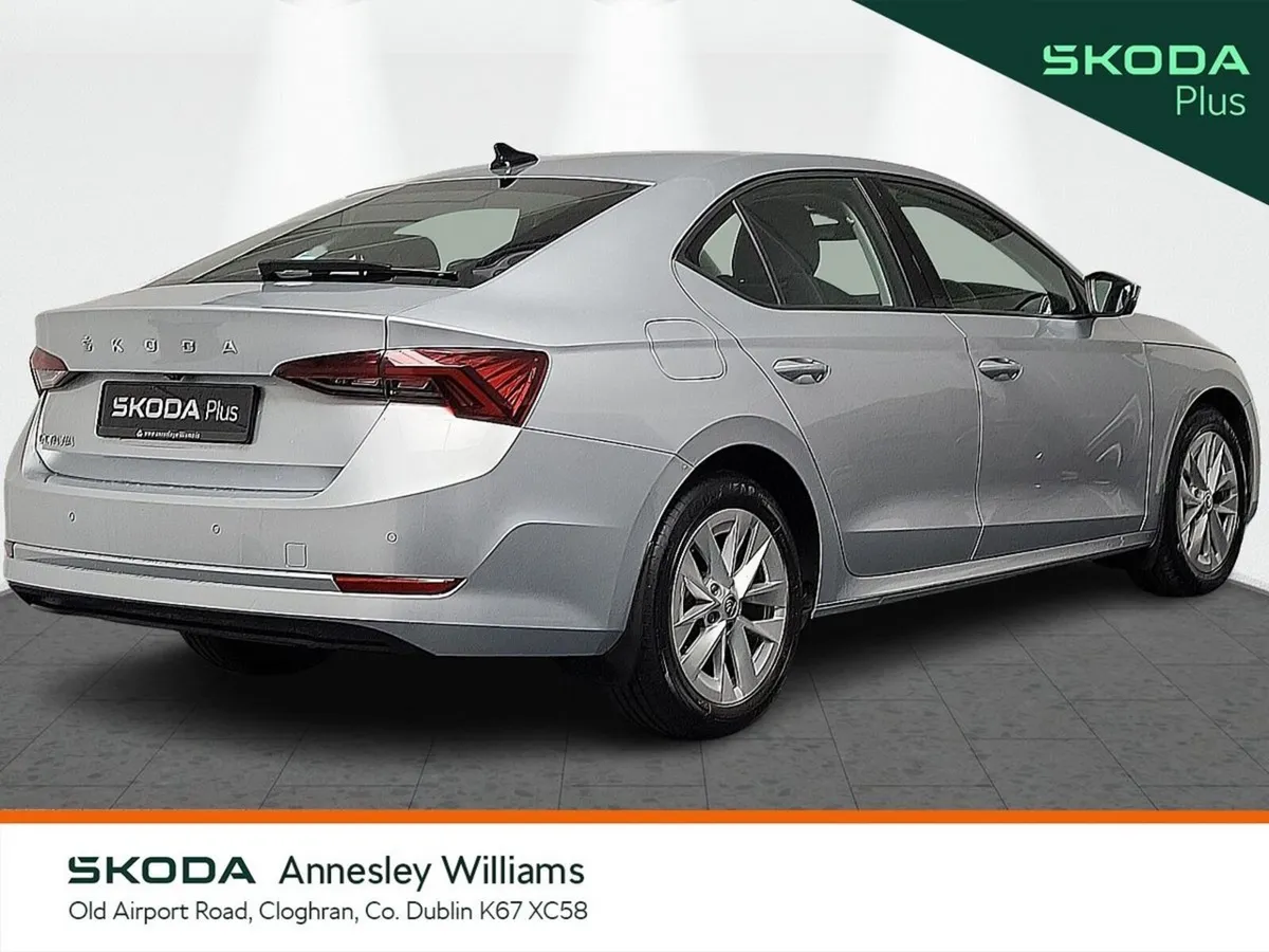Skoda Octavia Saloon, Petrol, 2024, Grey