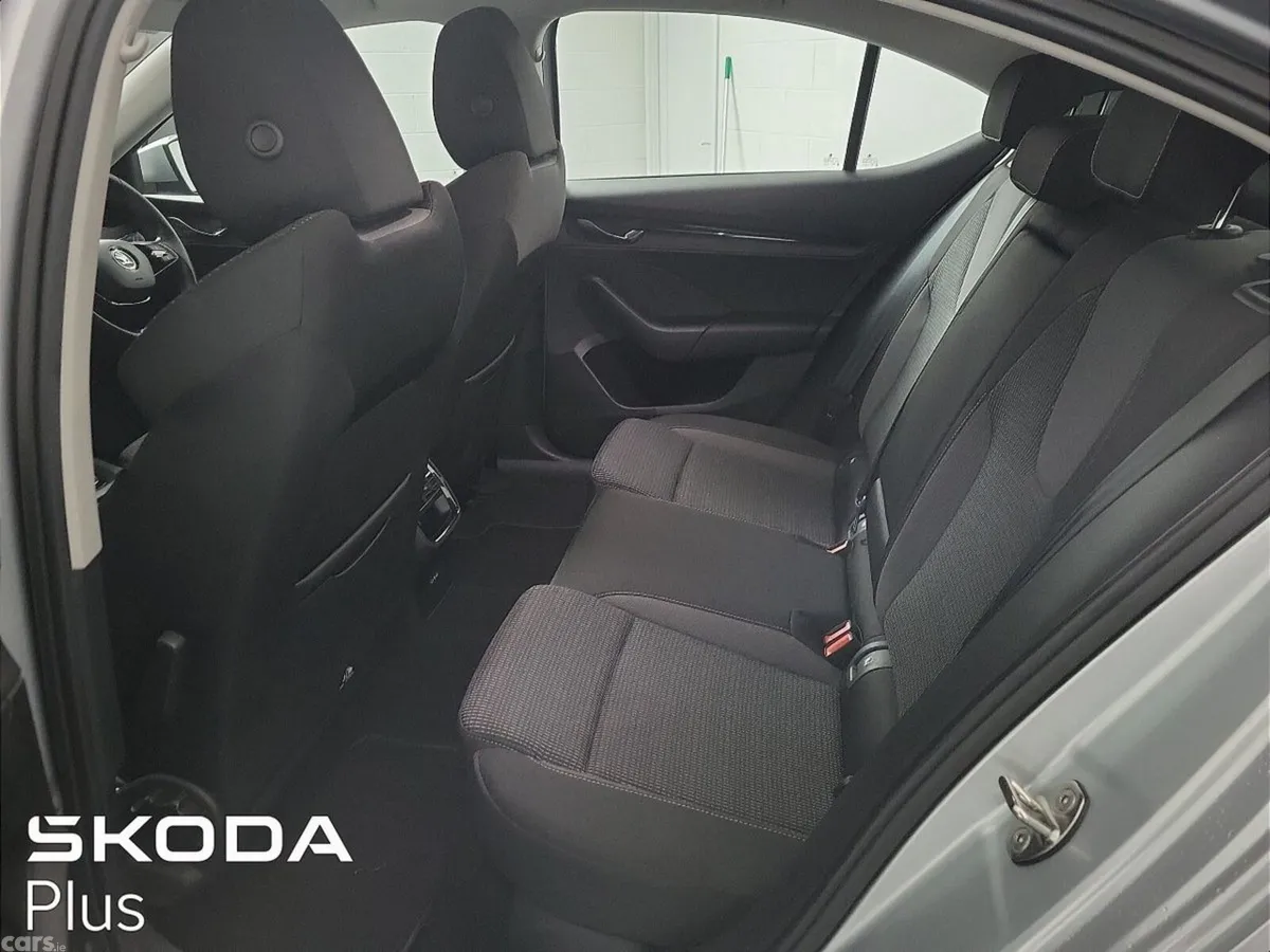 Skoda Octavia Saloon, Petrol, 2024, Grey