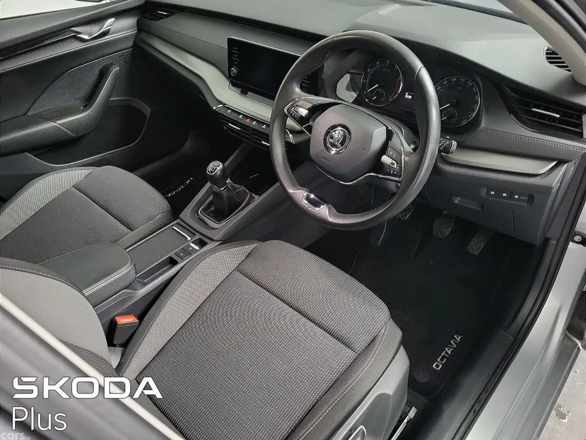 Skoda Octavia Saloon, Petrol, 2024, Grey